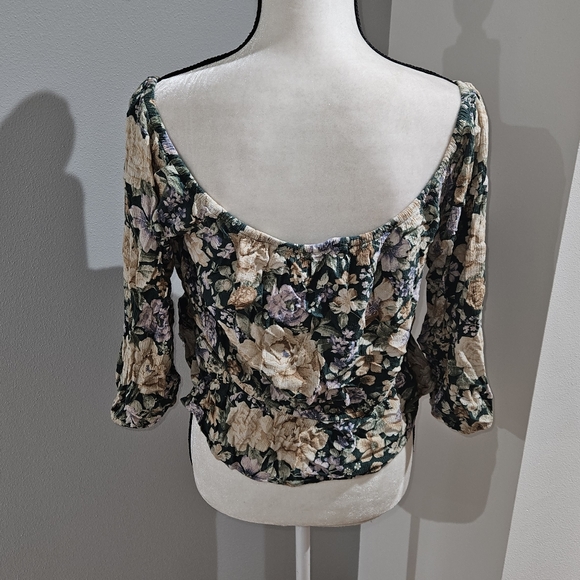 Large Floral 3/4 Sleeve Top - Picture 3 of 4